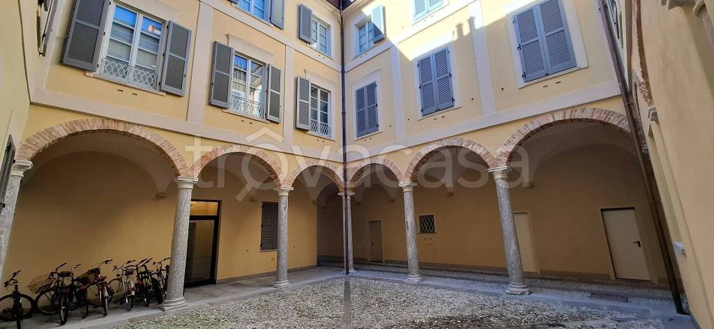 appartamento in vendita a Como in zona Como Centro