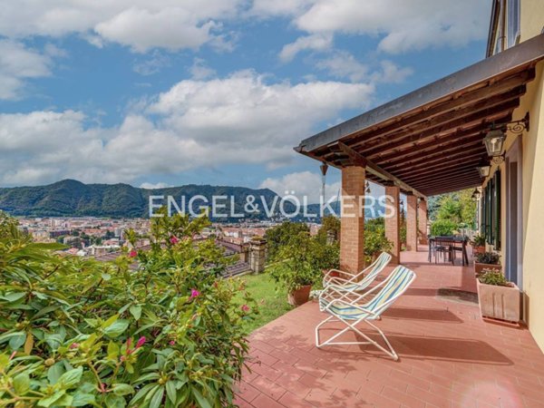 casa indipendente in vendita a Como in zona Valduce