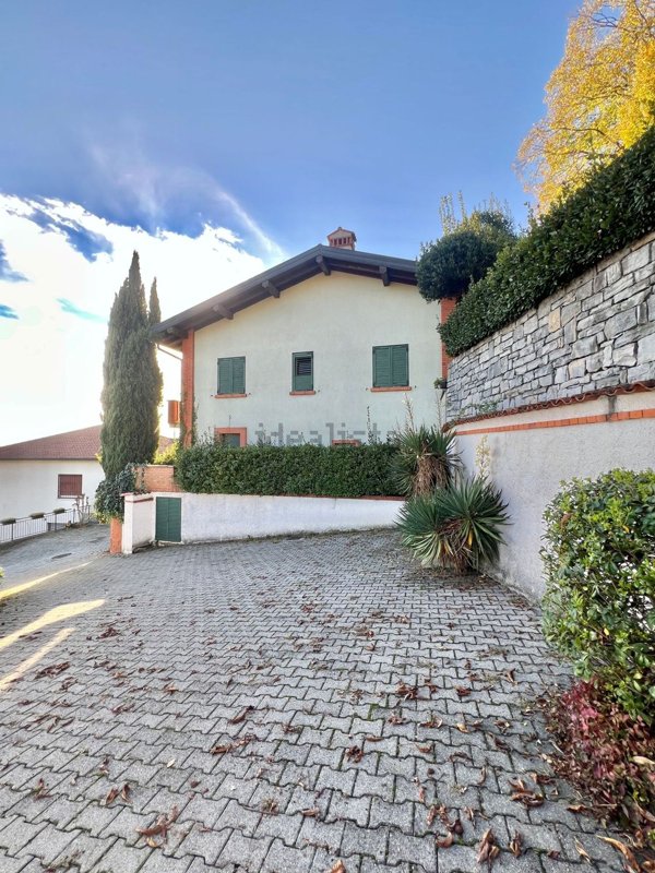 casa indipendente in vendita a Como in zona Albate