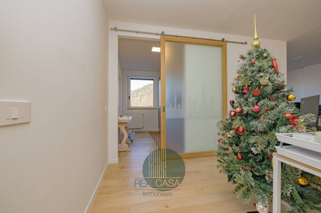 appartamento in vendita a Como in zona Lora