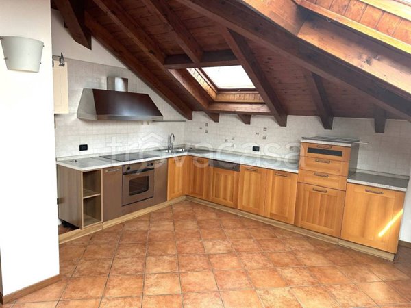 appartamento in vendita a Como in zona Albate