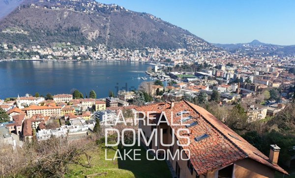 casa indipendente in vendita a Como in zona Villa Olmo