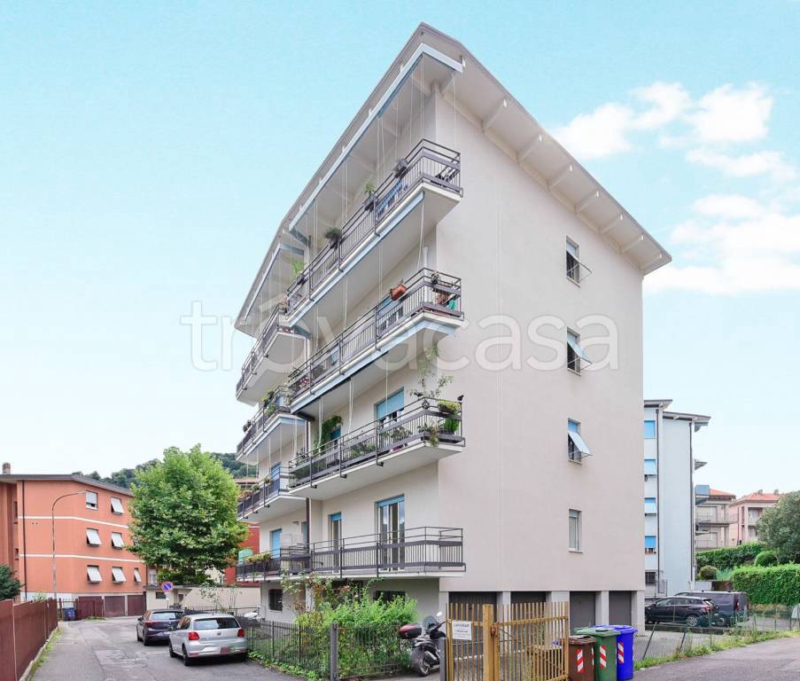 appartamento in vendita a Como in zona Albate