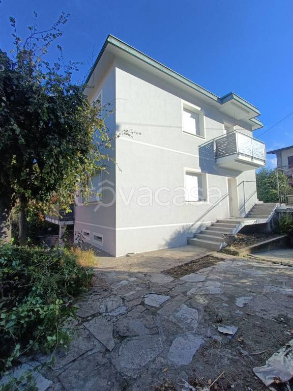 appartamento in vendita a Como in zona Lora