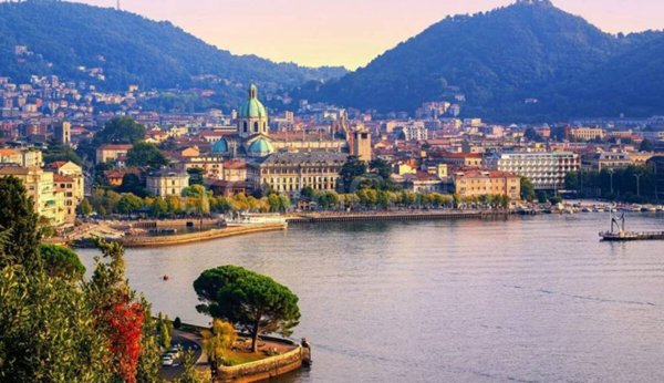 appartamento in vendita a Como in zona Valduce