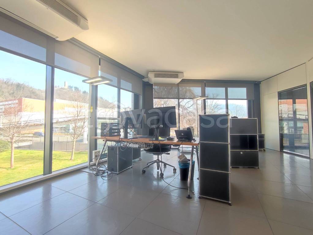 ufficio in vendita a Como in zona Rebbio