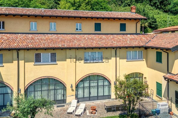 casa indipendente in vendita a Como in zona Camnago Volta
