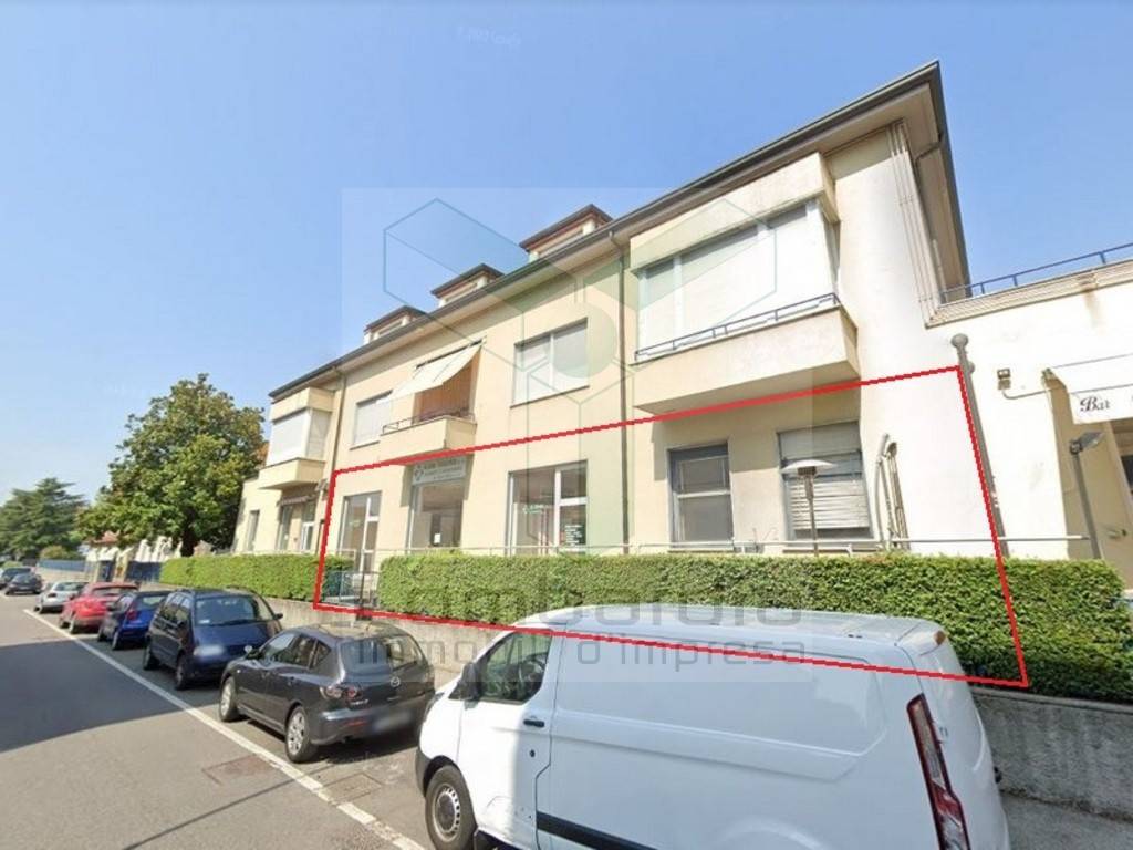 negozio in vendita a Como in zona Camerlata