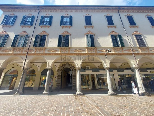 appartamento in vendita a Como in zona Como Centro