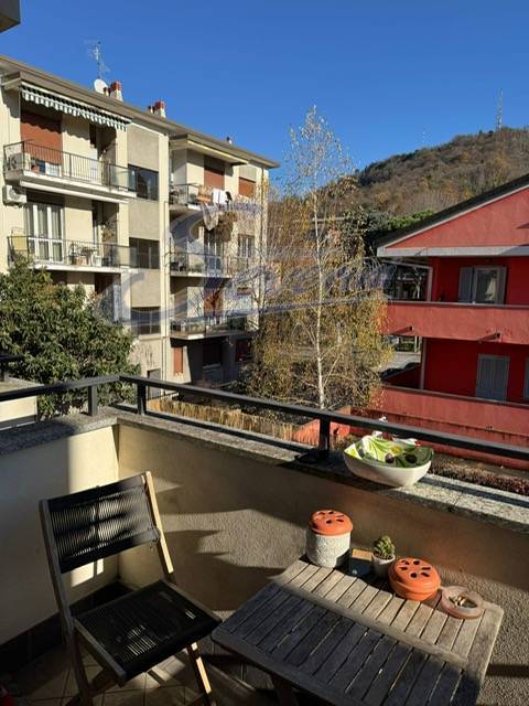 appartamento in vendita a Como in zona Muggiò