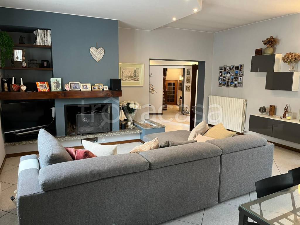 appartamento in vendita a Como in zona Tavernola