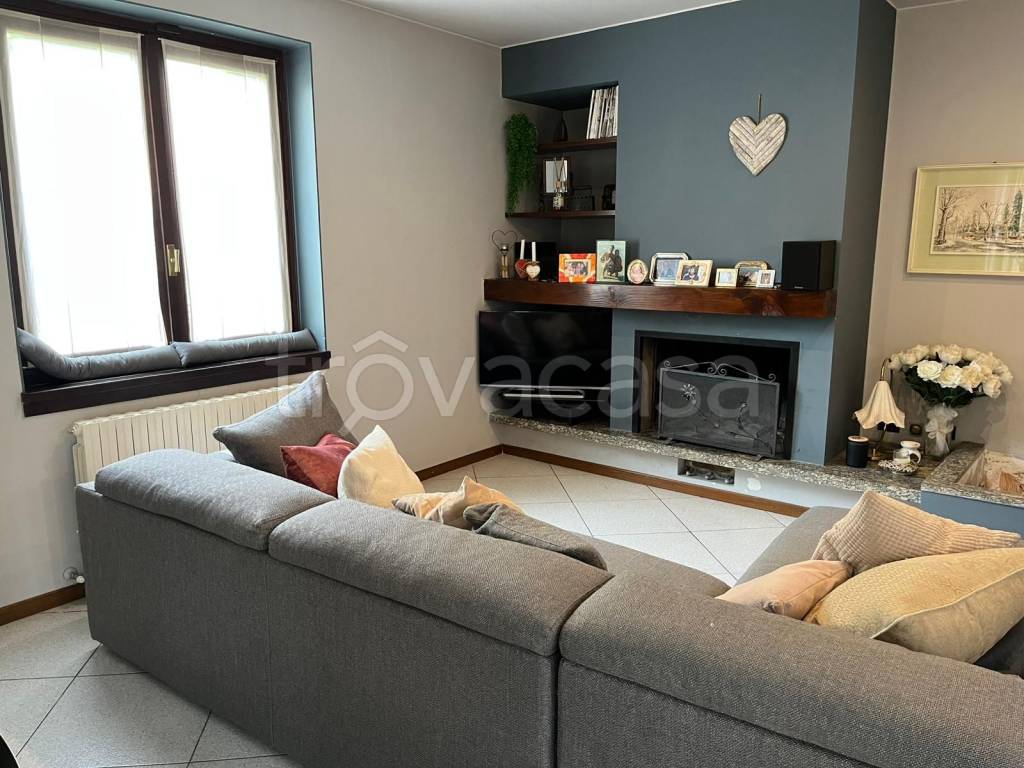 appartamento in vendita a Como in zona Tavernola