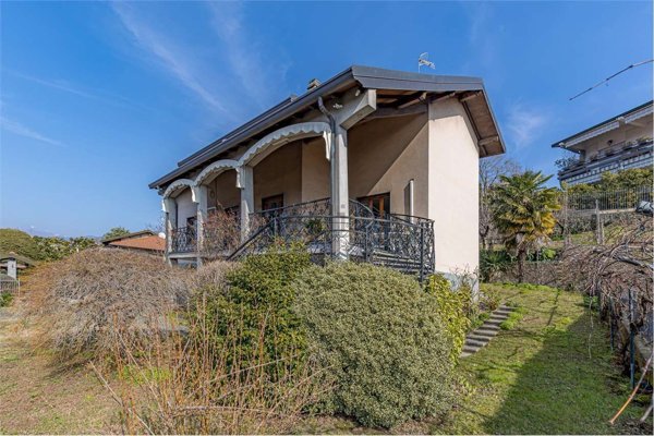 casa indipendente in vendita a Como in zona Breccia