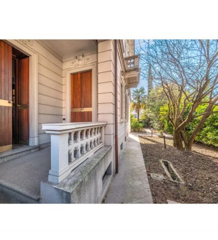 casa indipendente in vendita a Como in zona Borghi