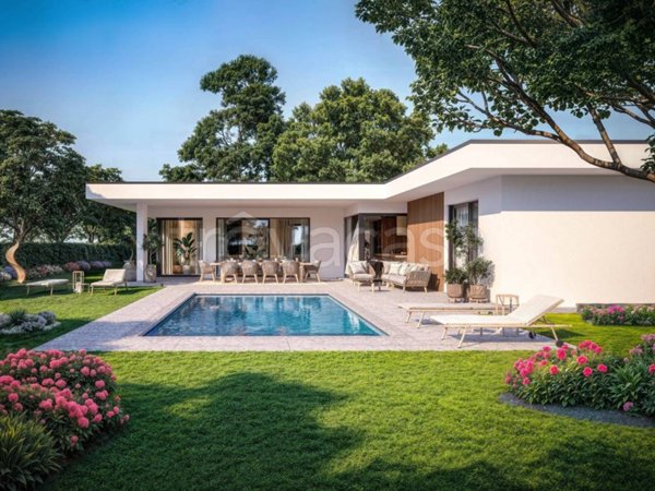 casa indipendente in vendita a Como in zona Lora