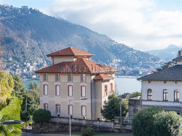 appartamento in vendita a Como in zona Villa Olmo