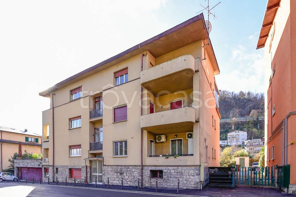 appartamento in vendita a Como in zona Villa Olmo