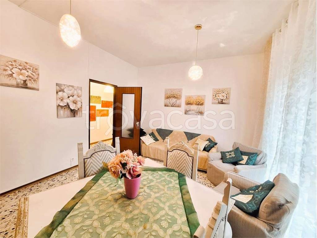 appartamento in vendita a Como in zona Caserme