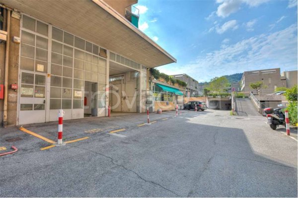 locale commerciale in vendita a Como in zona Borghi