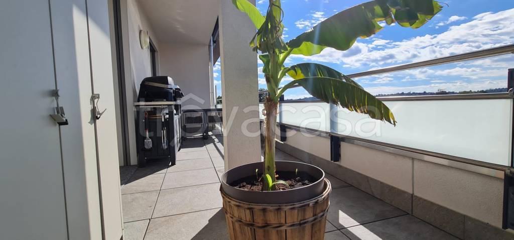 appartamento in vendita a Como in zona Albate