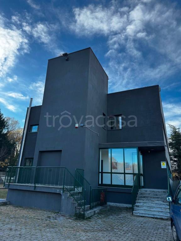 locale commerciale in vendita a Como in zona Prestino