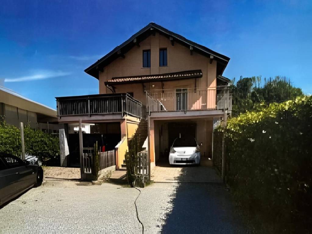 casa indipendente in vendita a Como in zona Camerlata