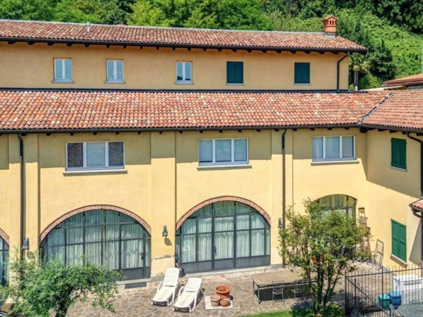 casa indipendente in vendita a Como in zona Camnago Volta