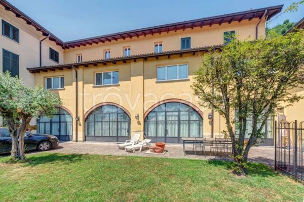 appartamento in vendita a Como in zona Camnago Volta