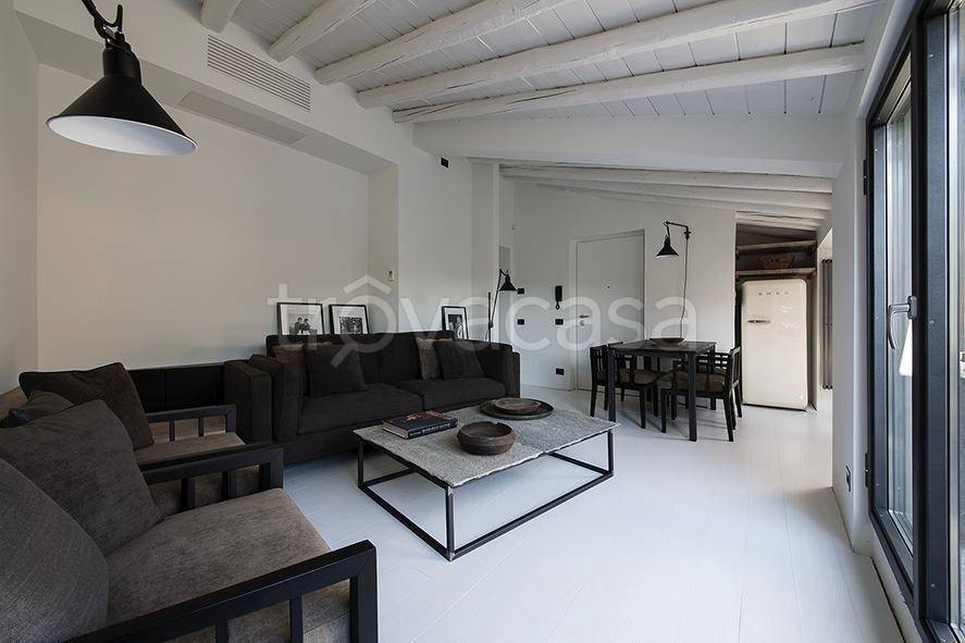 appartamento in vendita a Como in zona Borghi