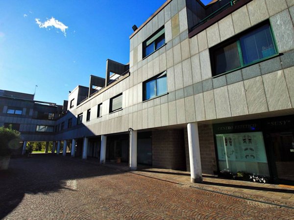 appartamento in vendita a Como in zona Lora