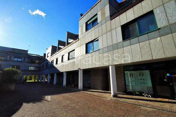 appartamento in vendita a Como in zona Lora