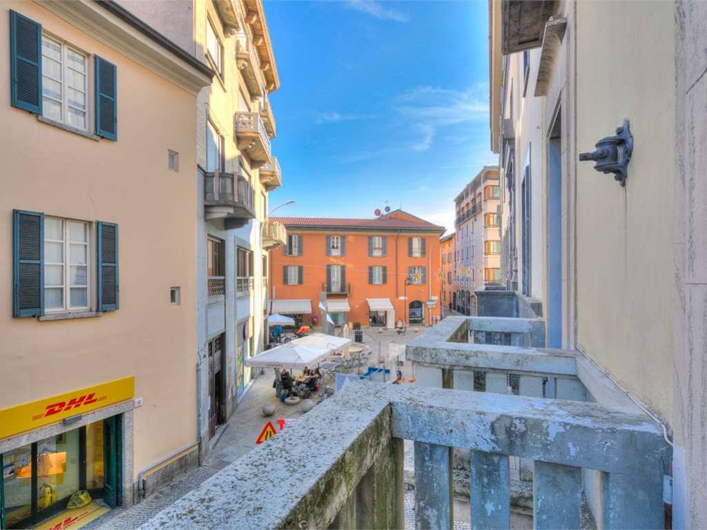 appartamento in vendita a Como in zona Piazza Volta