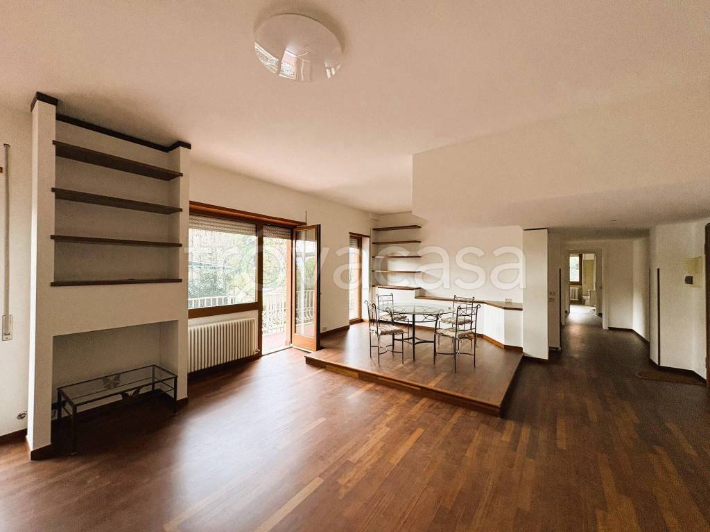 appartamento in vendita a Como in zona Lora