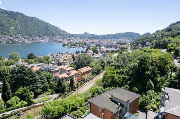appartamento in vendita a Como in zona Como Centro