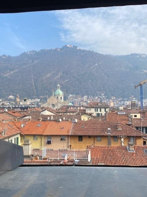 appartamento in vendita a Como in zona Piazza Volta