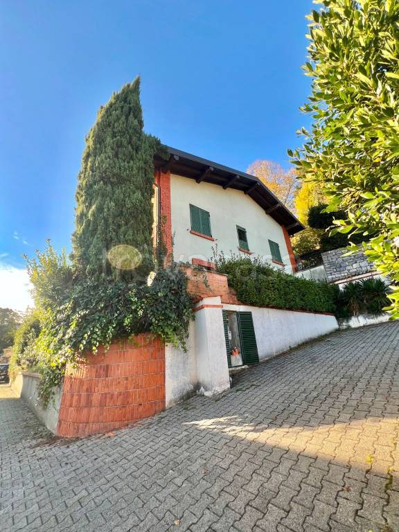 casa indipendente in vendita a Como in zona Albate