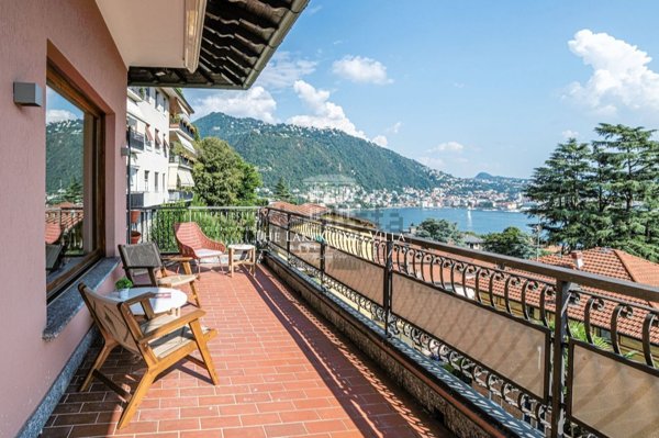 casa indipendente in vendita a Como in zona Villa Olmo