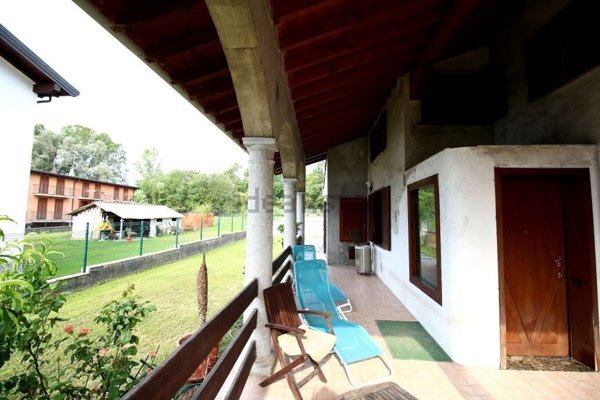 casa indipendente in vendita a Como in zona Albate