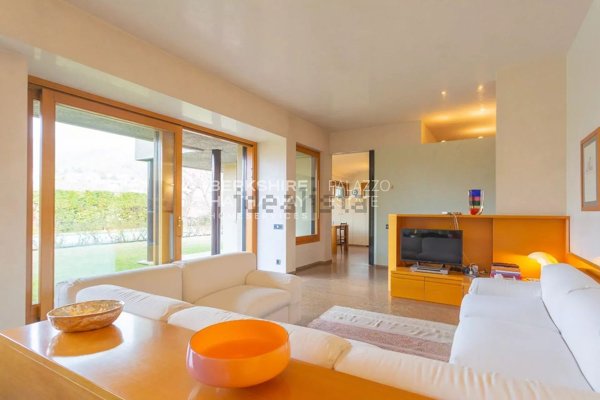 casa indipendente in vendita a Como in zona Como Centro