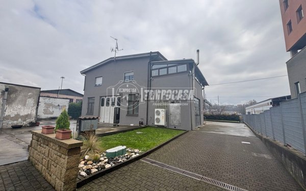 quadrivano in vendita a Como in zona Camerlata