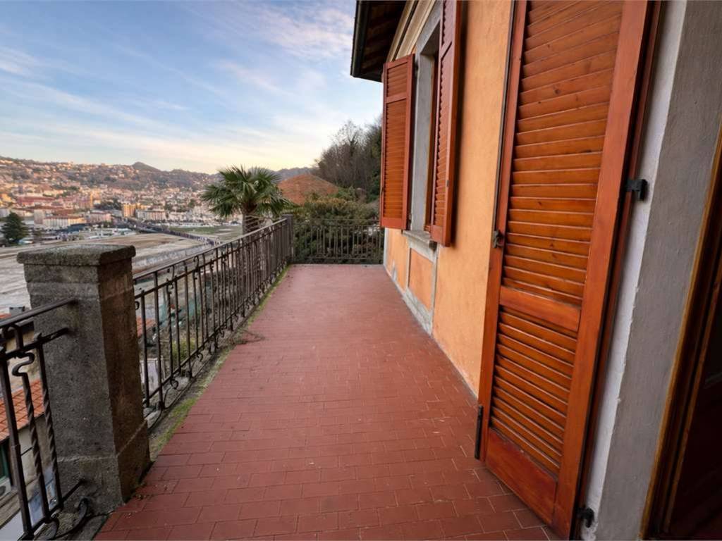 appartamento in vendita a Como in zona Borghi