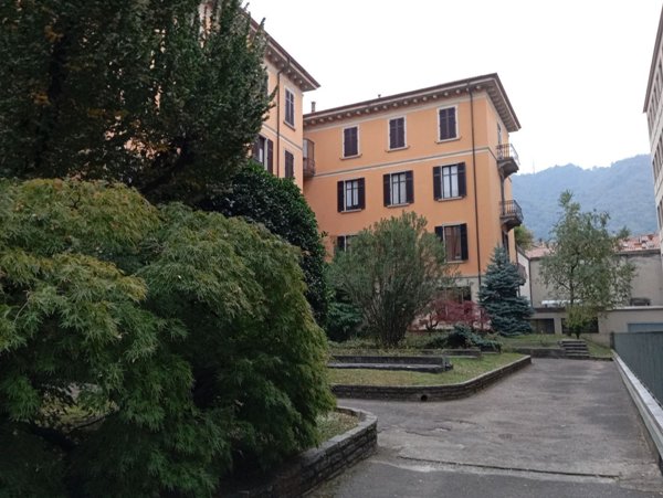 appartamento in vendita a Como in zona Como Centro