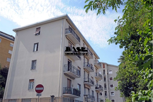 appartamento in vendita a Como in zona Salita dei Cappuccini