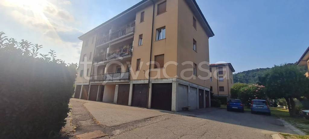 appartamento in vendita a Como in zona Prestino