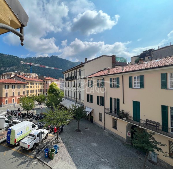 appartamento in vendita a Como in zona Piazza Volta