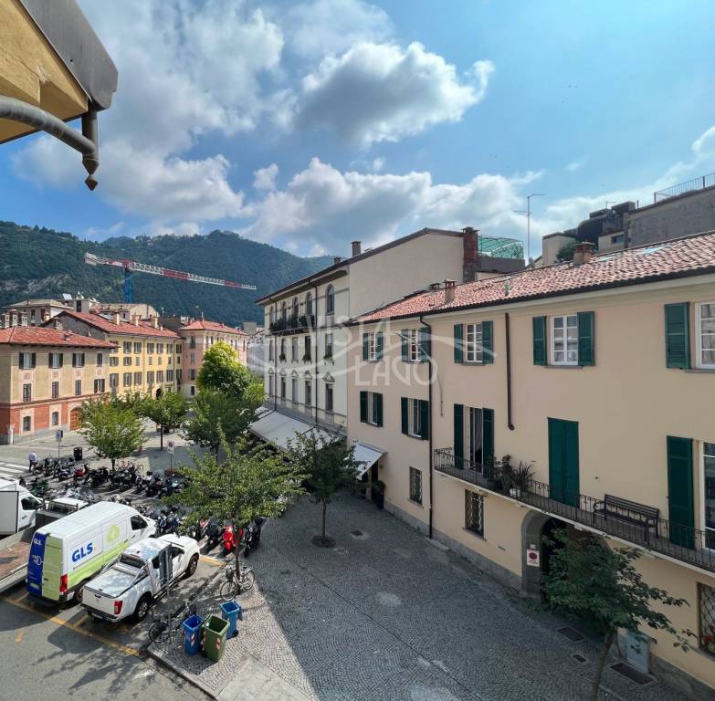 appartamento in vendita a Como in zona Piazza Volta