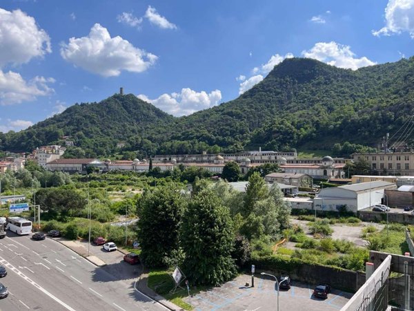 appartamento in vendita a Como in zona Como Centro