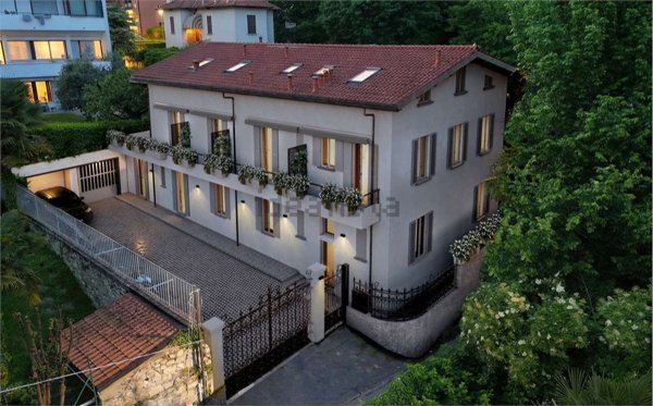 appartamento in vendita a Como in zona Villa Olmo