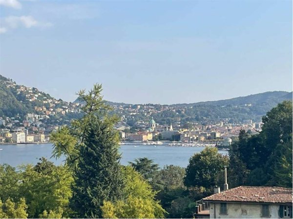 appartamento in vendita a Como in zona Villa Olmo
