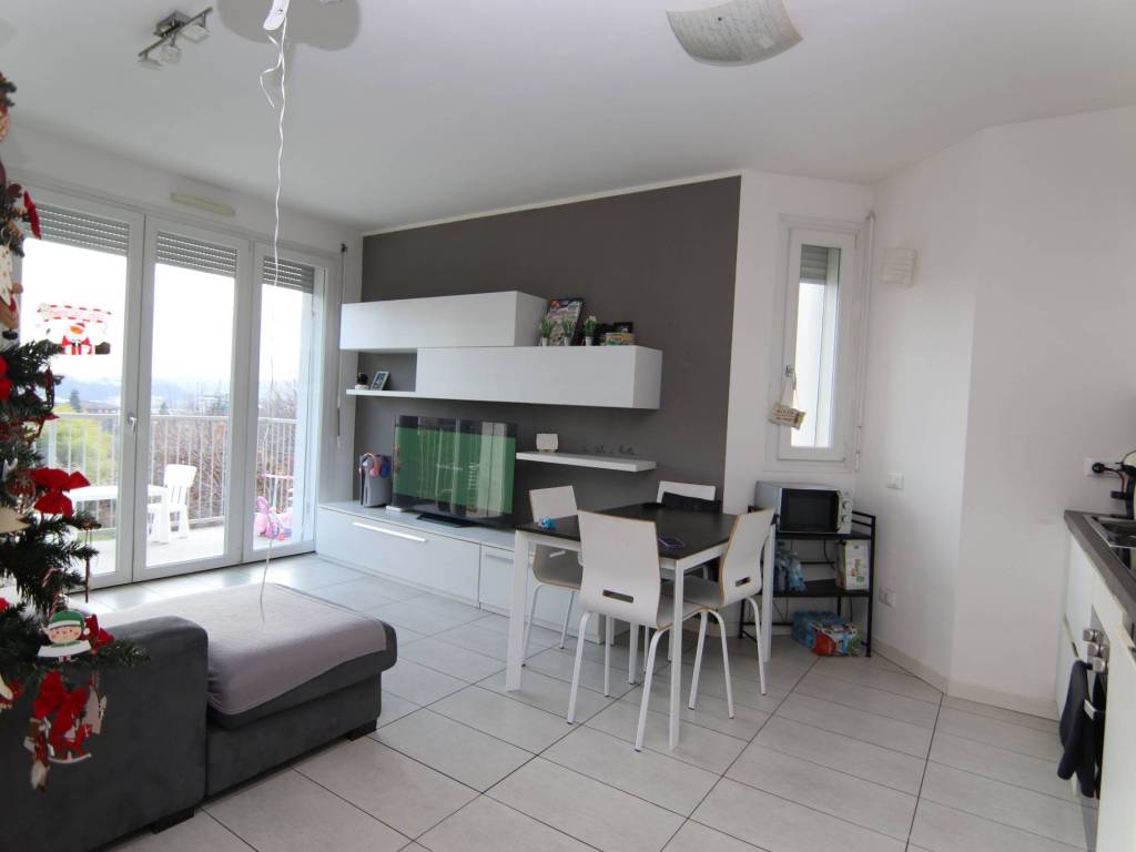 appartamento in vendita a Como in zona Breccia